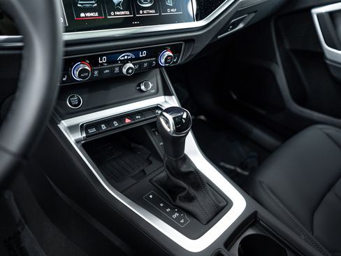 New 2025 Audi Q3 2.0T Premium image 10