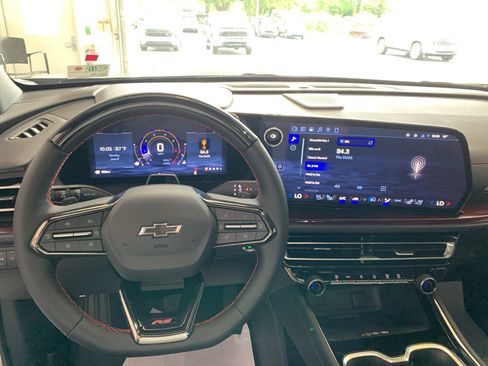 New 2026 Chevrolet Traverse RS w/ LPO, Floor Liner Package FWD image 19