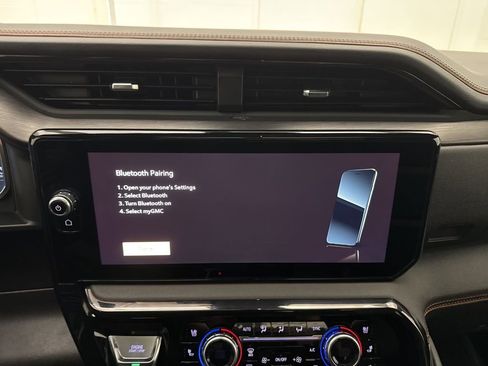 Used 2025 GMC Sierra 1500 AT4 w/ AT4 Premium Package AWD/4WD image 44