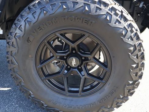 Used 2024 Jeep Gladiator Sport image 9