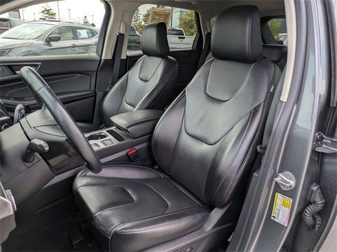 Used 2022 Ford Edge Titanium image 11