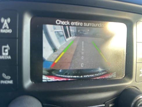 Used 2016 Jeep Renegade Latitude w/ Popular Equipment Group image 30