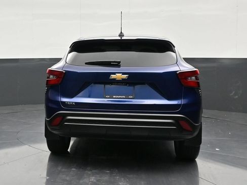 Used 2024 Chevrolet Trax LS w/ LS Convenience Package FWD image 4