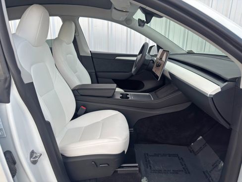 Used 2023 Tesla Model Y Performance image 16