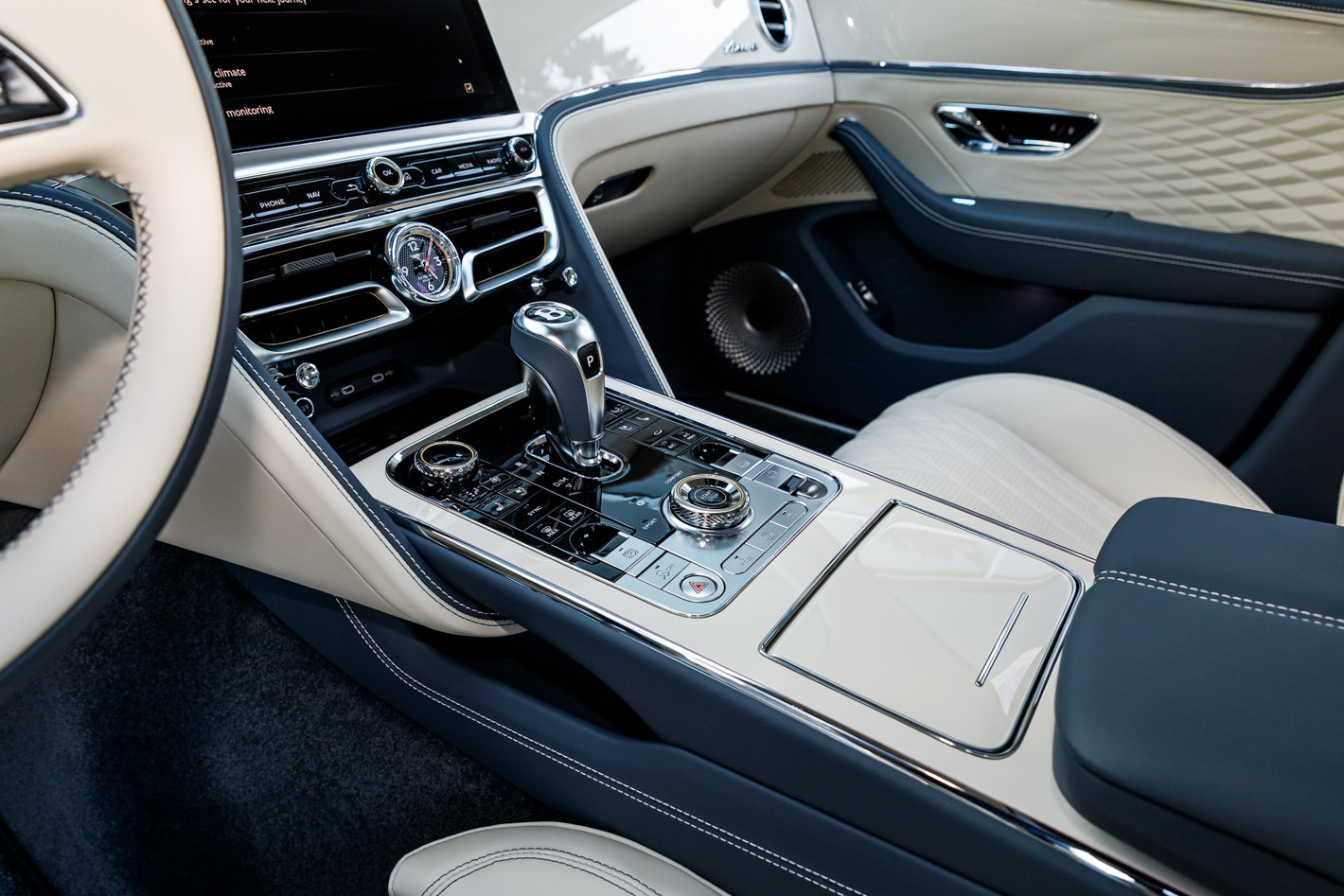 Used 2026 Bentley Flying Spur Azure AWD/4WD image 29