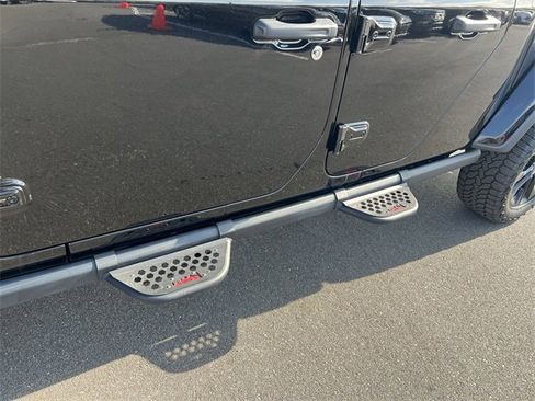Used 2025 Jeep Gladiator Sport image 40