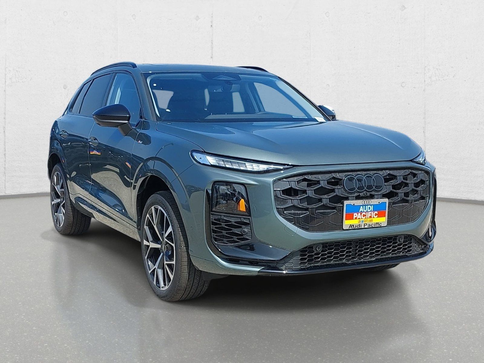 New 2026 Audi Q3 quattro 2.0T AWD/4WD image 3