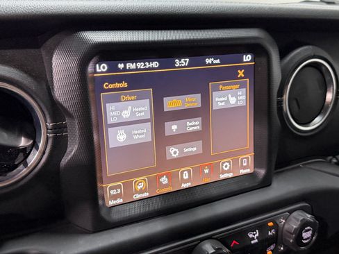 Used 2018 Jeep Wrangler Unlimited Sahara AWD/4WD image 25