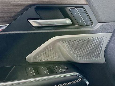 Certified 2024 GMC Acadia Denali w/ Super Cruise Package image 19