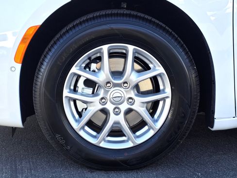 New 2026 Chrysler Pacifica Select image 9