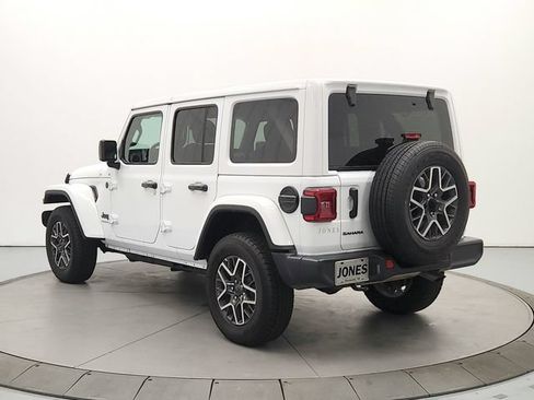 Used 2025 Jeep Wrangler Unlimited Sahara AWD/4WD image 5