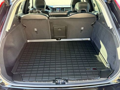 Used 2024 Volvo XC60 B5 Plus image 11