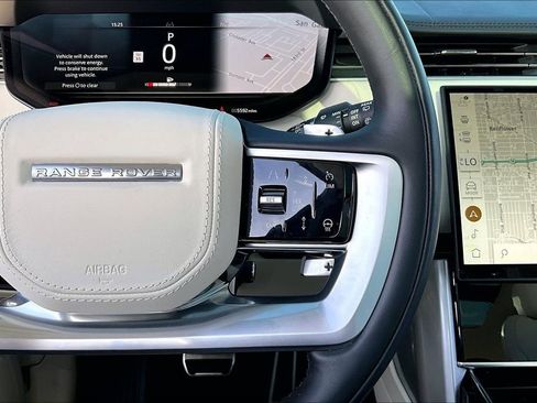 Used 2025 Land Rover Range Rover SE image 12