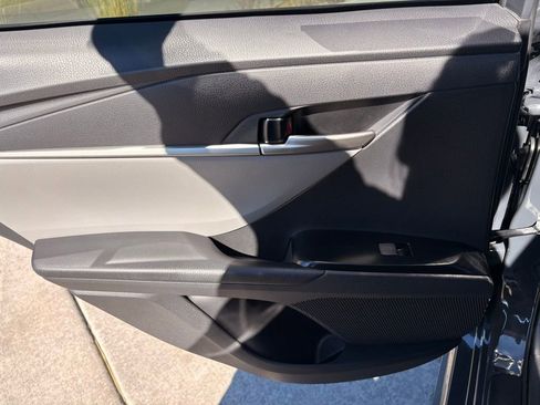 Used 2025 Toyota Camry SE w/ Convenience Package image 27