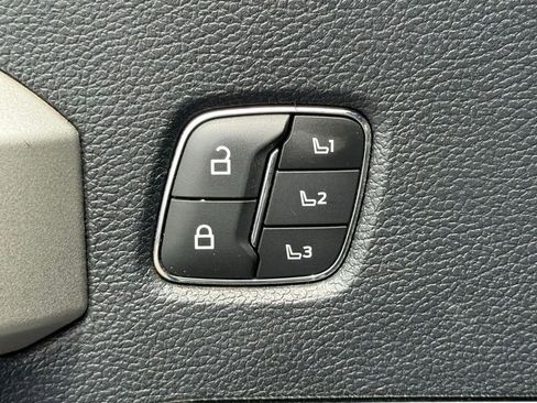 Used 2022 Ford F250 Lariat w/ Lariat Value Package AWD/4WD image 16