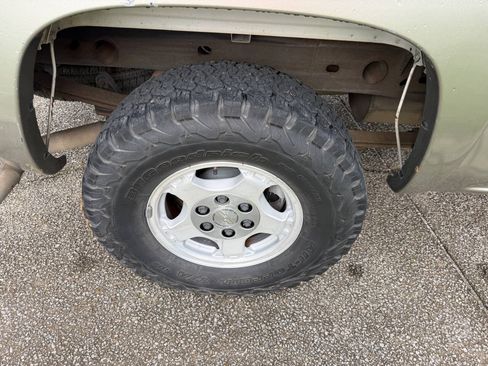 Used 2002 Chevrolet Silverado 1500 LS w/ Off-Road Pkg AWD/4WD image 29