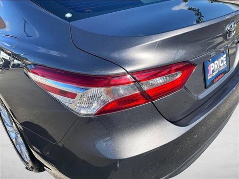 Used 2019 Toyota Camry LE FWD image 29