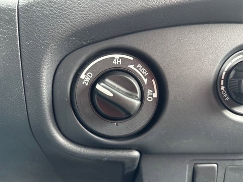 Used 2022 Nissan Frontier SV image 32