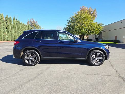 Used 2017 Mercedes-Benz GLC 300 4MATIC image 4