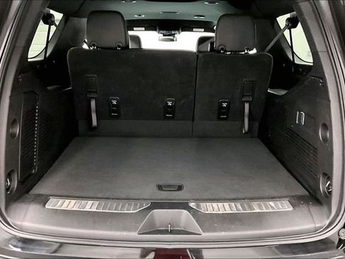 Used 2025 Chevrolet Suburban Z71 image 42