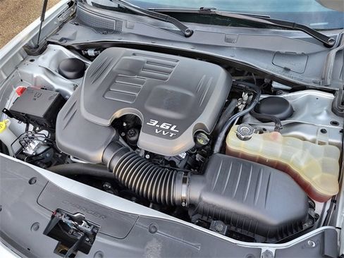 Used 2019 Dodge Charger SXT w/ Driver Confidence Group image 9