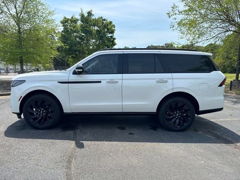 New 2026 Lincoln Navigator Reserve w/ Jet Appearance Package AWD/4WD image 23