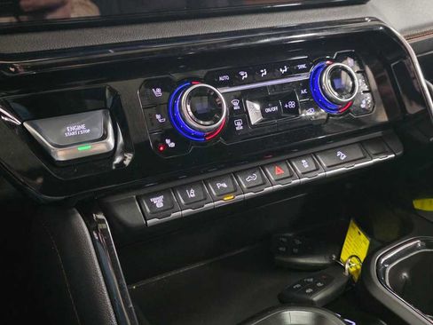 Used 2025 GMC Sierra 2500 AT4 w/ AT4 Premium Plus Package image 21