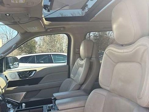 Used 2021 Lincoln Navigator Reserve w/ Luxury Package AWD/4WD image 5