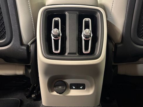 Used 2024 Volvo XC40 B5 Plus w/ Climate Package AWD/4WD image 36