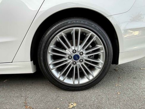 Used 2015 Ford Fusion SE w/ Equipment Group 202A image 32