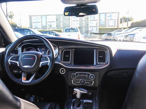 Used 2017 Dodge Charger SXT w/ Plus Group image 13