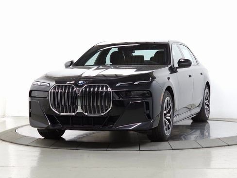 New 2025 BMW i7 eDrive50 w/ M Sport Package image 3