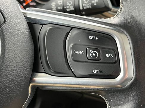 Used 2018 Jeep Wrangler Unlimited Sahara AWD/4WD image 19