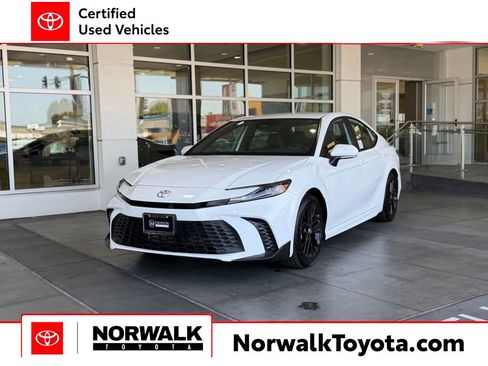Certified 2026 Toyota Camry SE w/ Convenience Package FWD image 1