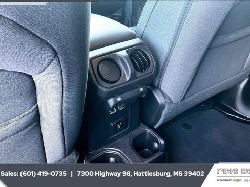 Used 2026 Jeep Wrangler Unlimited Sahara AWD/4WD image 24