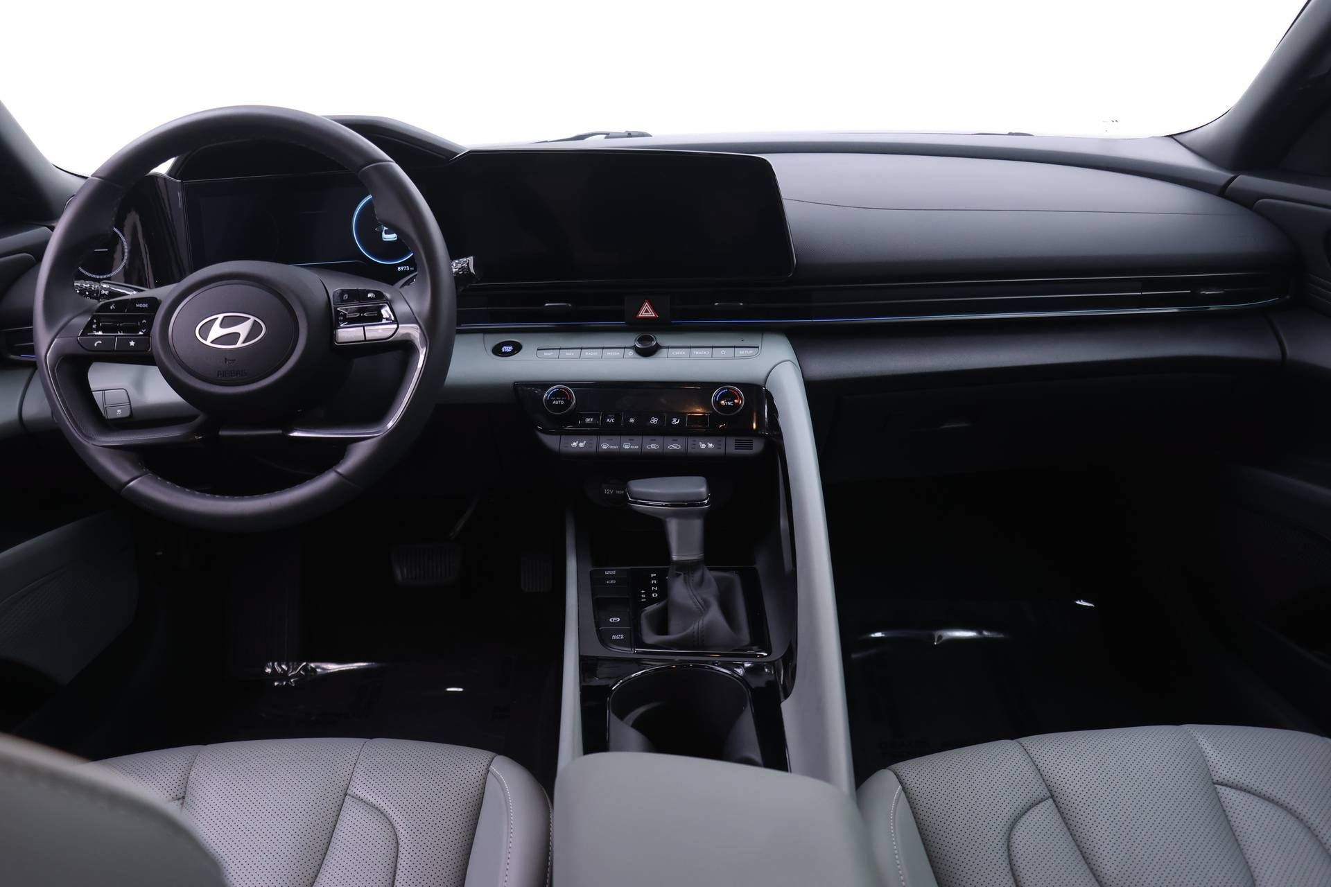 Used 2025 Hyundai Elantra Limited FWD image 5