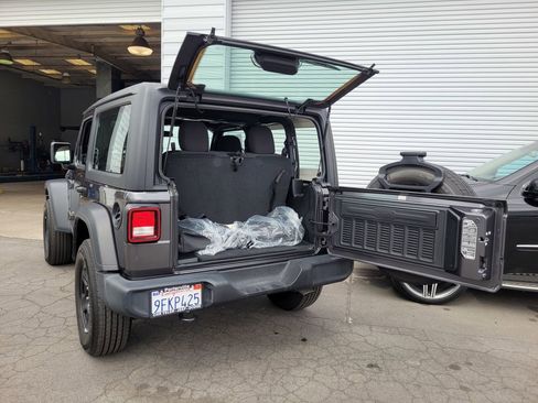 Used 2023 Jeep Wrangler Sport AWD/4WD image 27