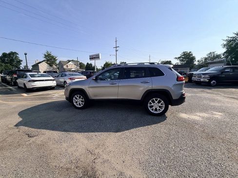 Used 2016 Jeep Cherokee Latitude AWD/4WD image 25