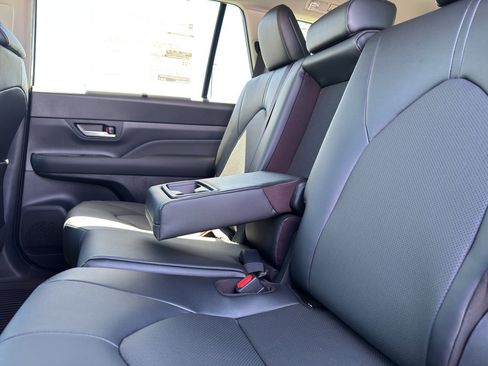New 2026 Toyota Grand Highlander AWD Hybrid image 10