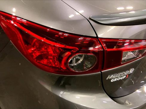 Used 2018 MAZDA MAZDA3 Touring image 28
