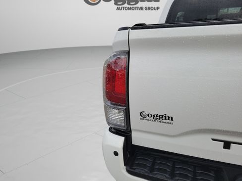 Used 2022 Toyota Tacoma TRD Sport image 15