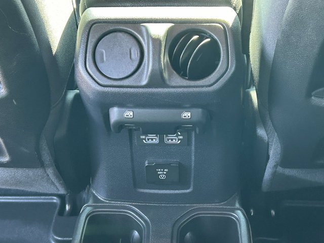Used 2024 Jeep Gladiator Mojave w/ Technology Group AWD/4WD image 13