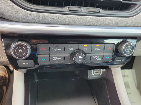 Used 2022 Jeep Compass Latitude w/ Convenience Group FWD image 17