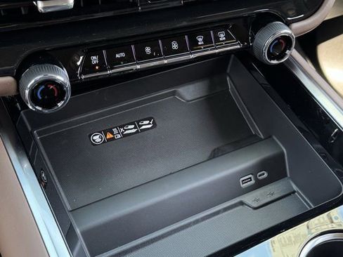 New 2026 Chevrolet Suburban High Country AWD/4WD image 15