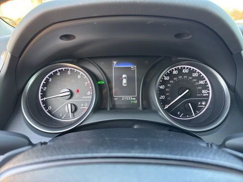 Used 2024 Toyota Camry SE image 12