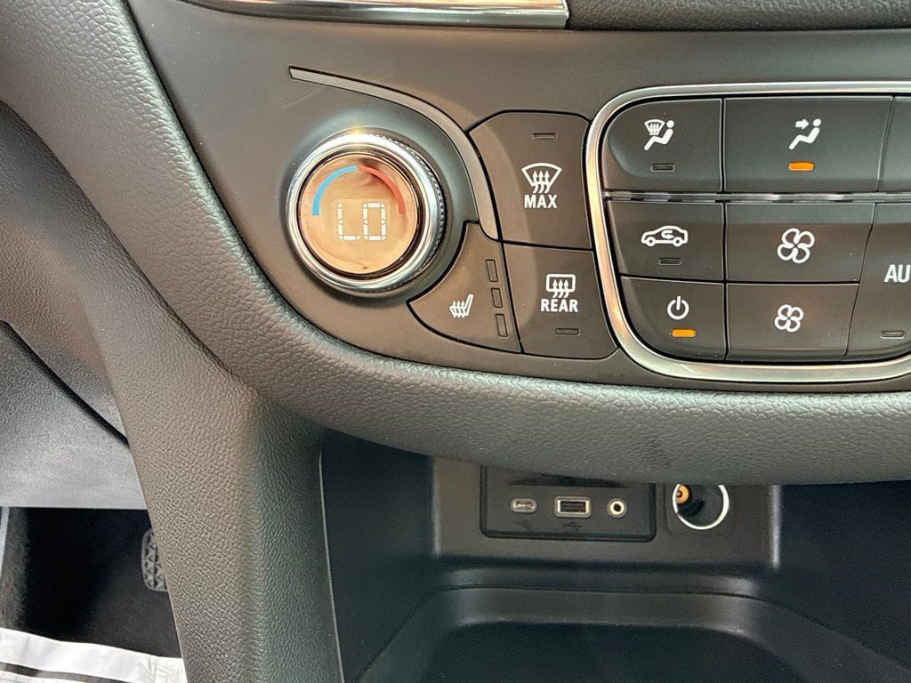 Used 2024 Chevrolet Equinox LT AWD/4WD image 34