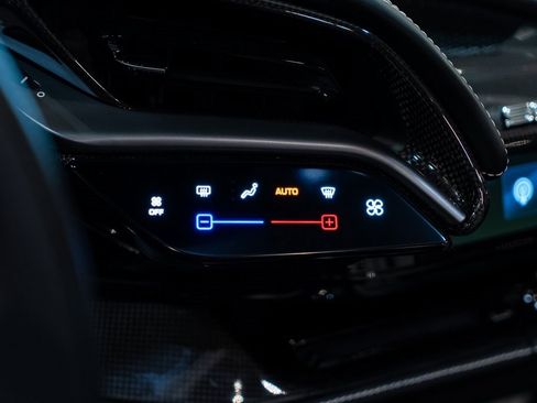 Used 2025 Ferrari SF90 Spider image 32