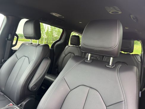 New 2027 Chrysler Pacifica Select w/ Family Tech Group AWD/4WD image 28