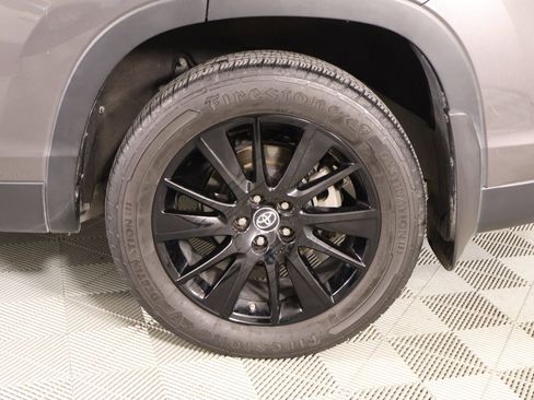 Used 2019 Toyota Highlander SE image 20
