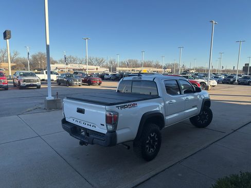 Used 2022 Toyota Tacoma TRD Off-Road image 5